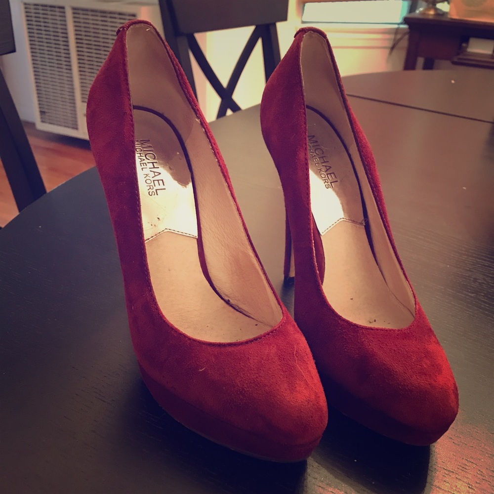 Michael Kors platform pumps in burgundy